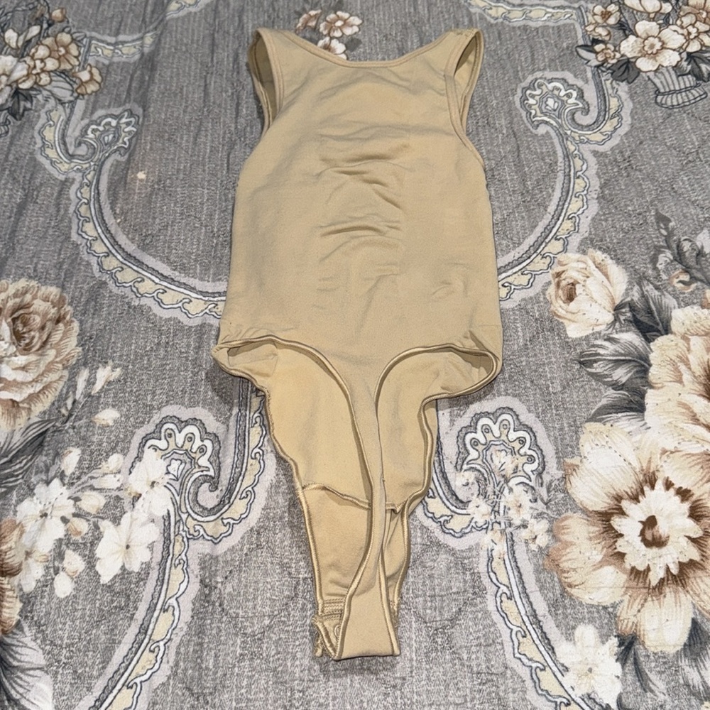 SKIMS THONG BODYSUIT - Picture 3 of 3